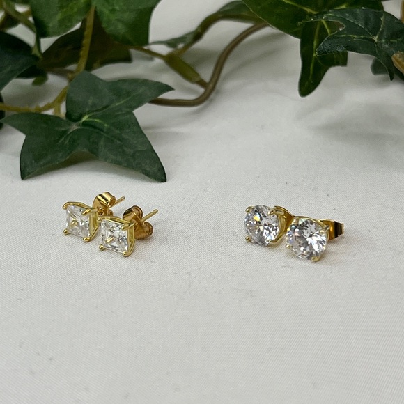 Set of Diamond Earrings with Gold - Picture 3 of 5